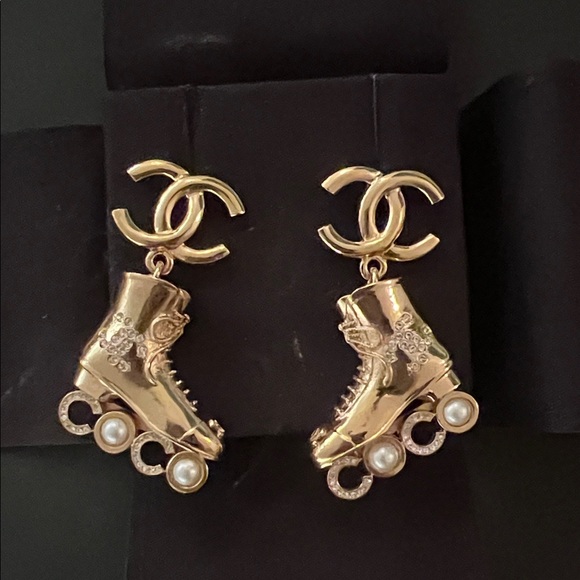 CHANEL Gold Roller Blade Boot Pearl Spells out COCO, interlocking CC Earrings - Picture 5 of 7